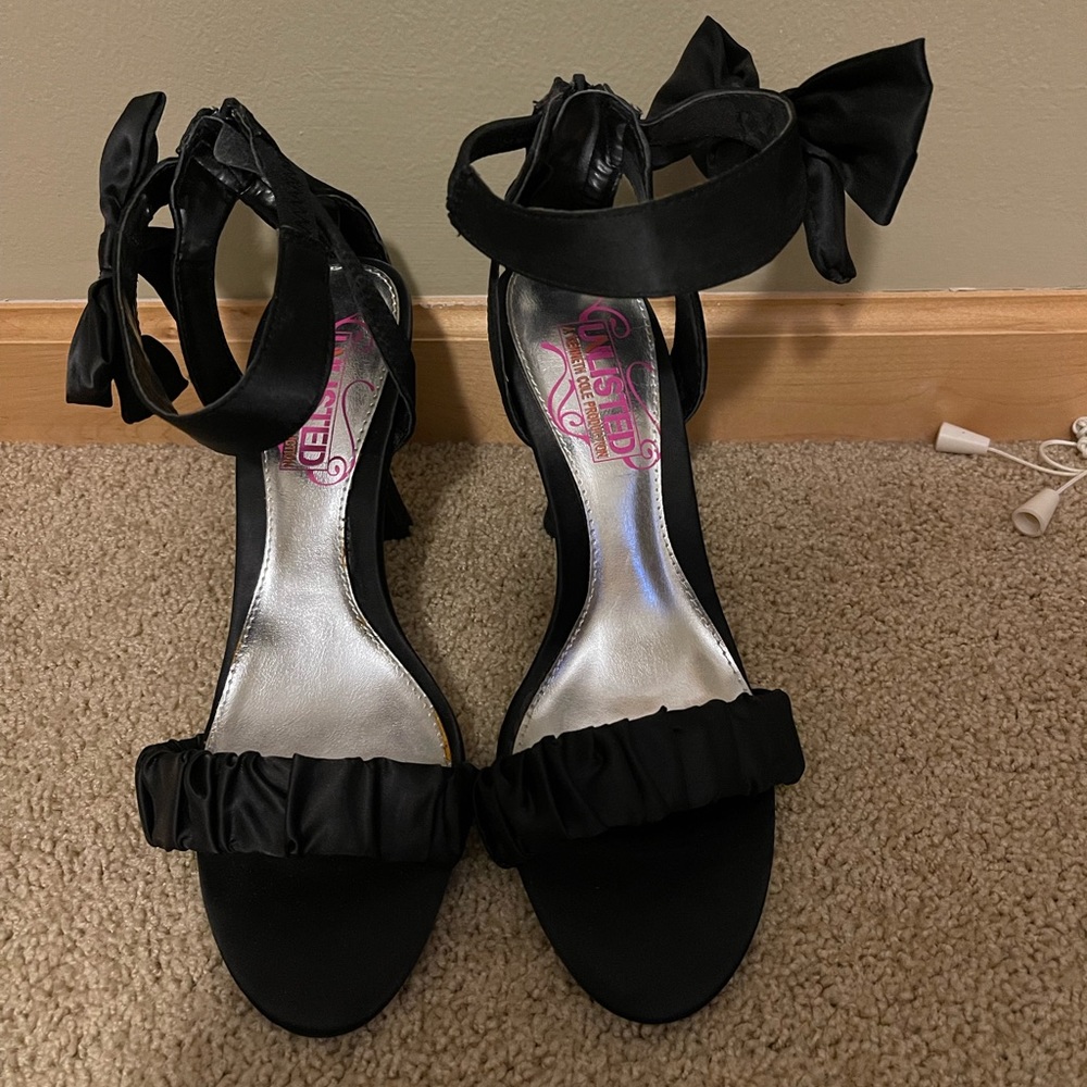 Black satin sz 7.5 Kenneth Cole Unlisted heel